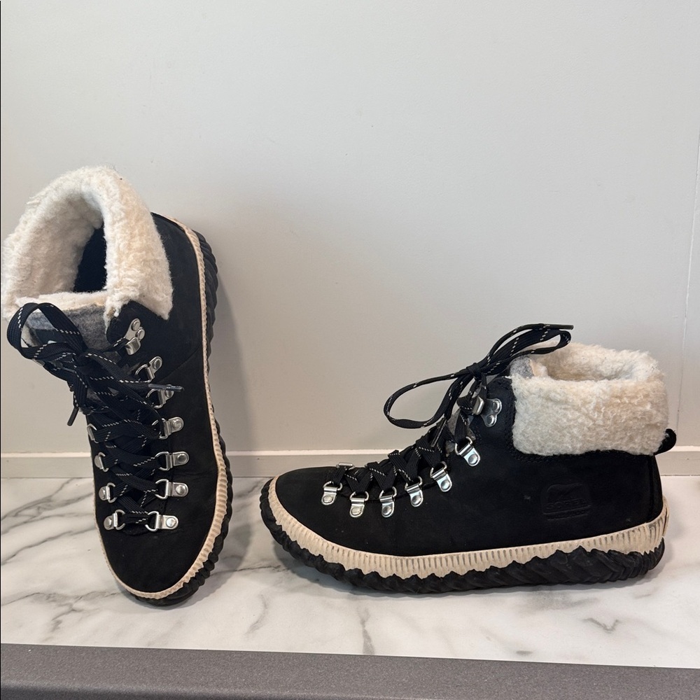 Sorel Women's Out 'N About Plus Conquest Black waterproof boots size 8